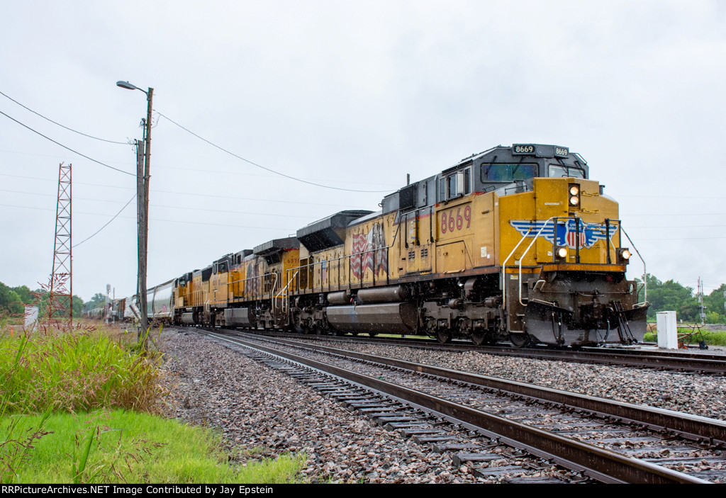 UP 8669 leads a manifest west through Wagoner